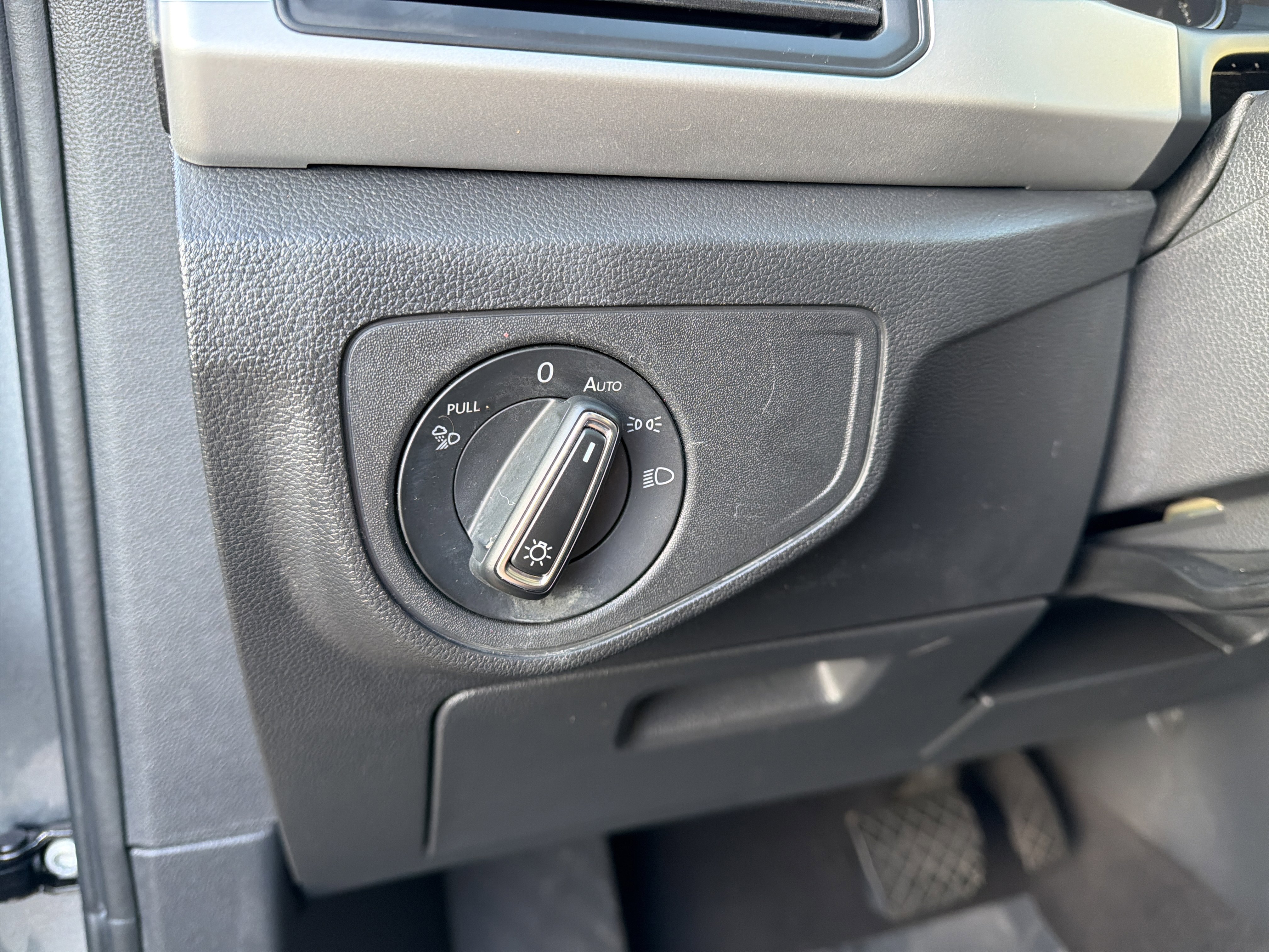 Used 2021 Volkswagen Atlas SE image 15