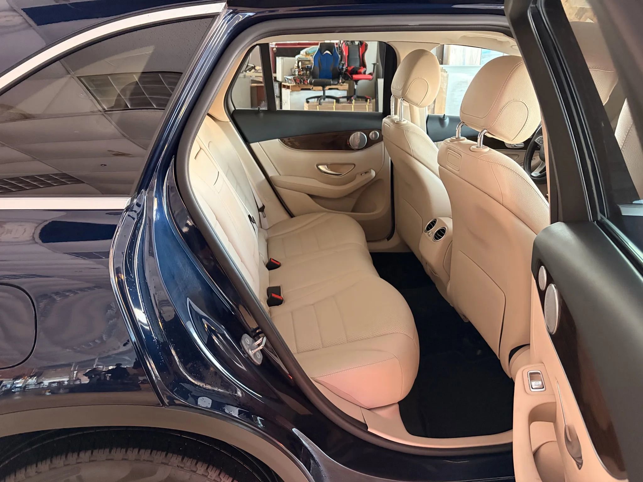 Used 2019 Mercedes-Benz GLC 300 4MATIC image 17