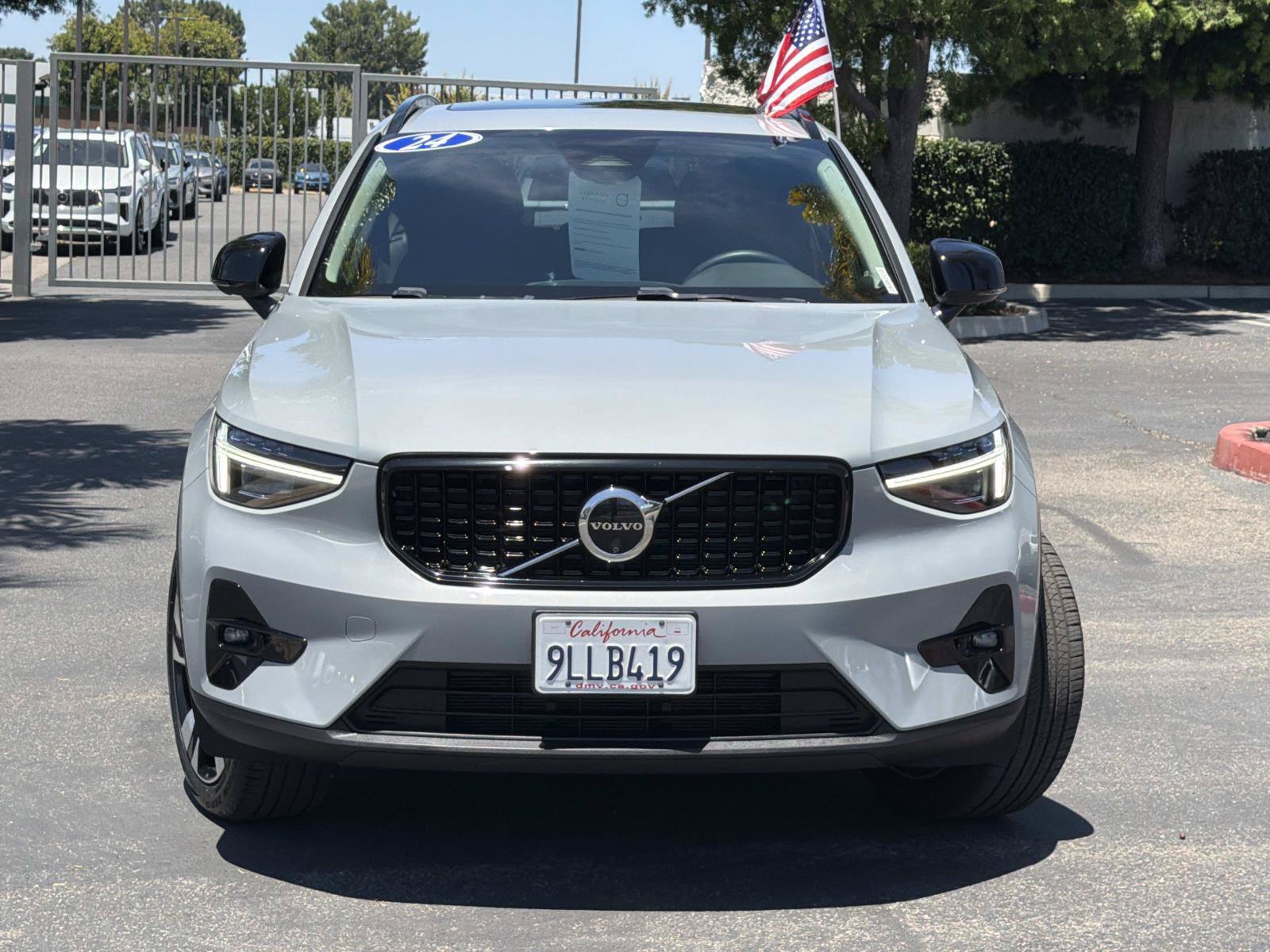 Certified 2024 Volvo XC40 B5 Ultimate w/ Protection Package Premier AWD/4WD image 2