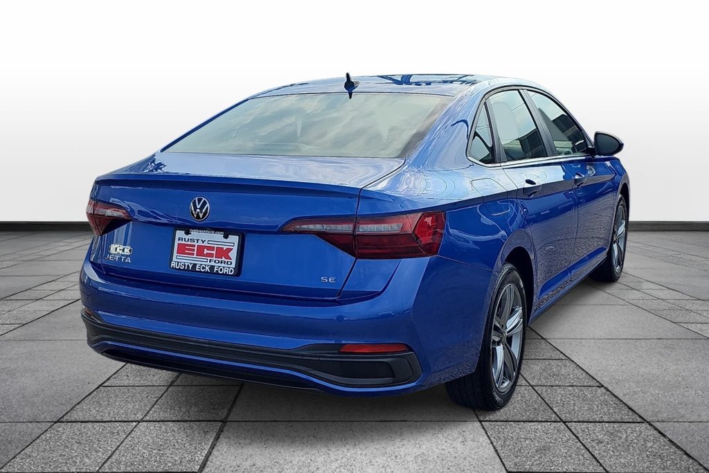 Used 2024 Volkswagen Jetta SE FWD image 5