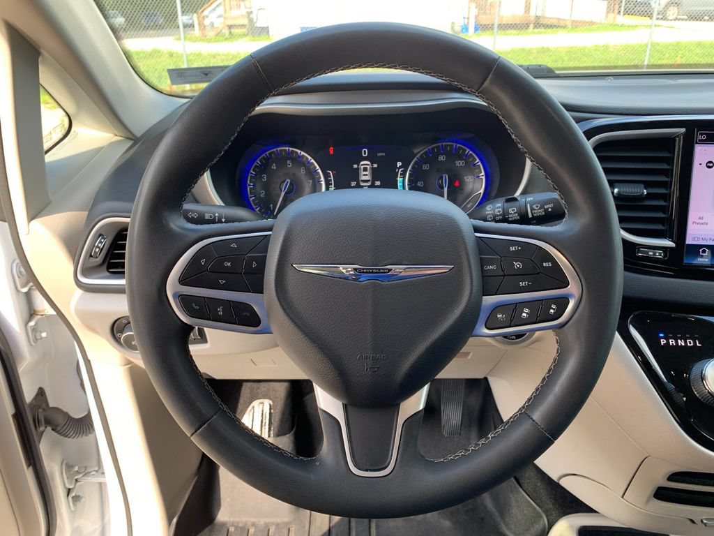 Used 2022 Chrysler Pacifica Touring-L FWD image 29