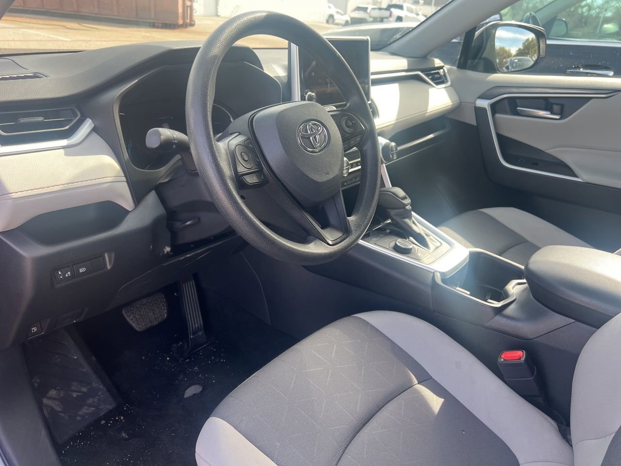 Used 2025 Toyota RAV4 XLE image 9