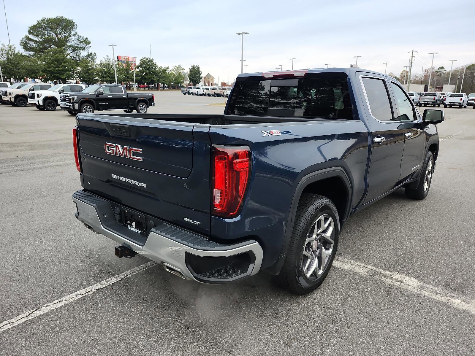 Certified 2022 GMC Sierra 1500 SLT image 3
