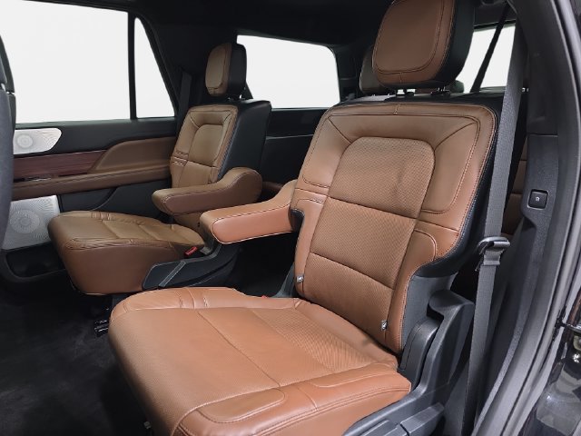 Certified 2024 Lincoln Navigator Reserve AWD/4WD image 11
