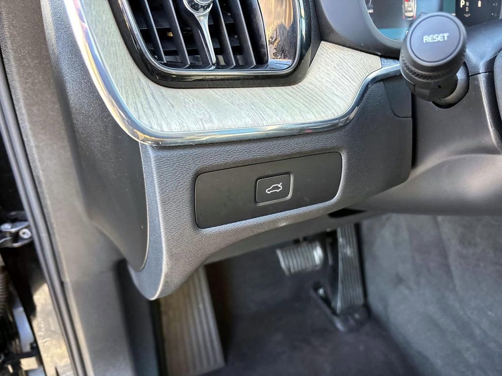 New 2026 Volvo XC60 B5 Plus w/ Protection Package Premier image 14