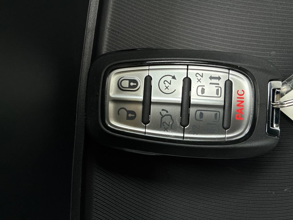 New 2026 Chrysler Pacifica Select AWD/4WD image 30