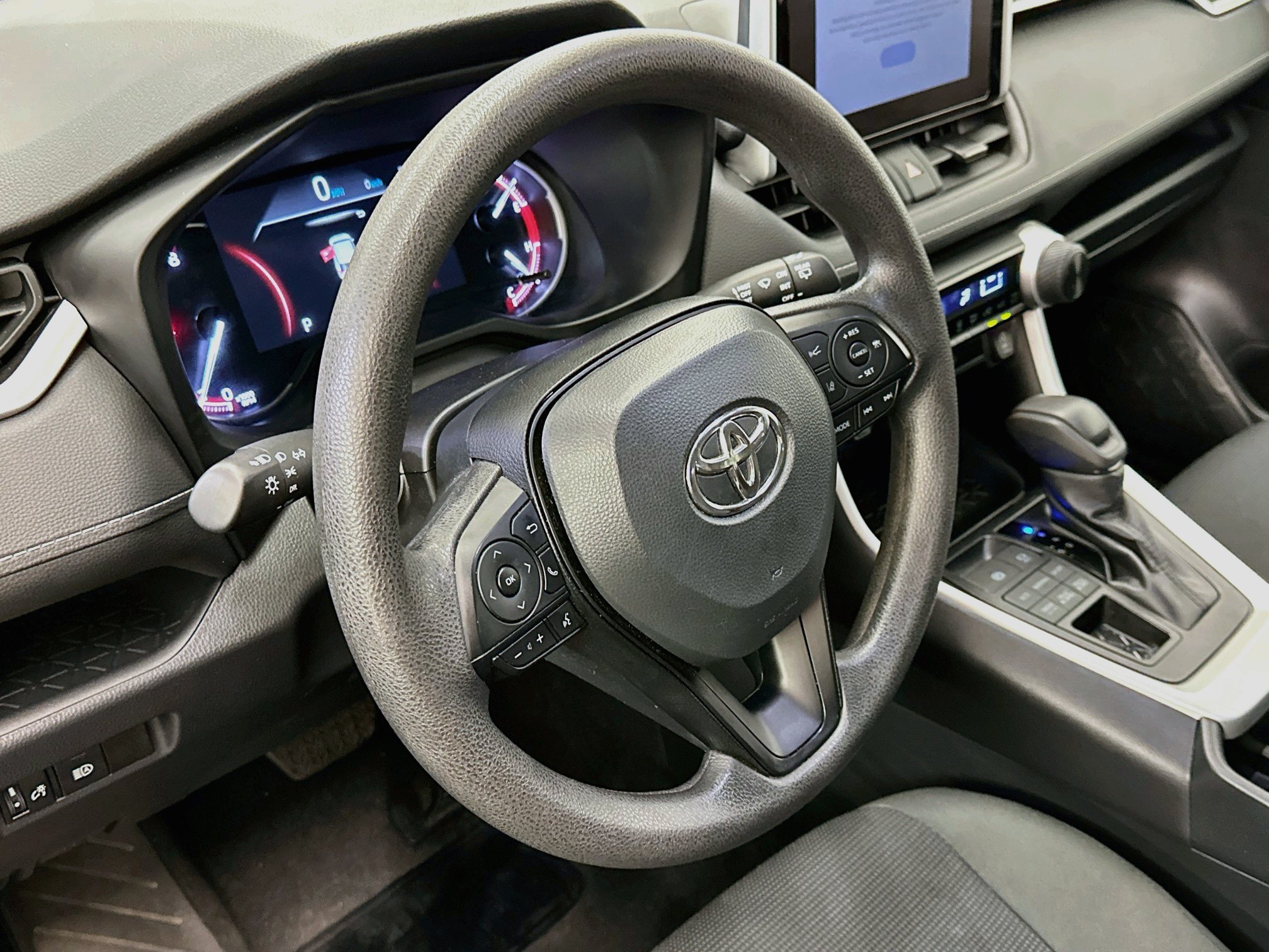 Used 2025 Toyota RAV4 LE AWD/4WD image 18