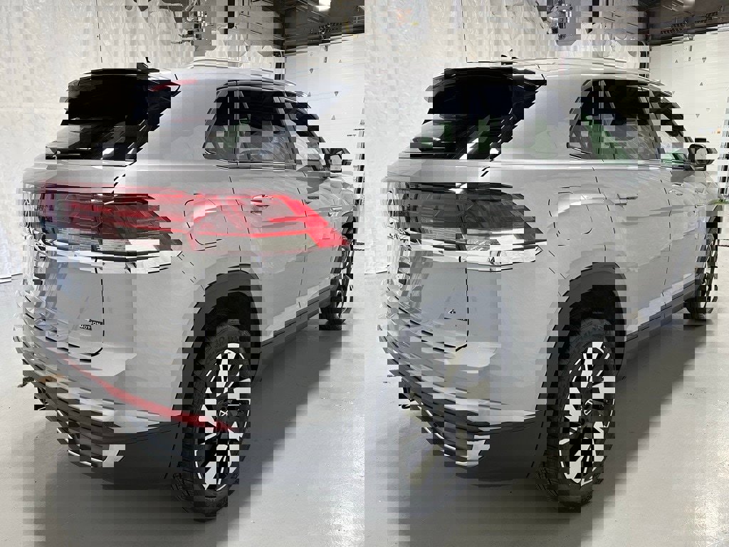 Used 2025 Volkswagen Atlas Cross Sport SE image 7