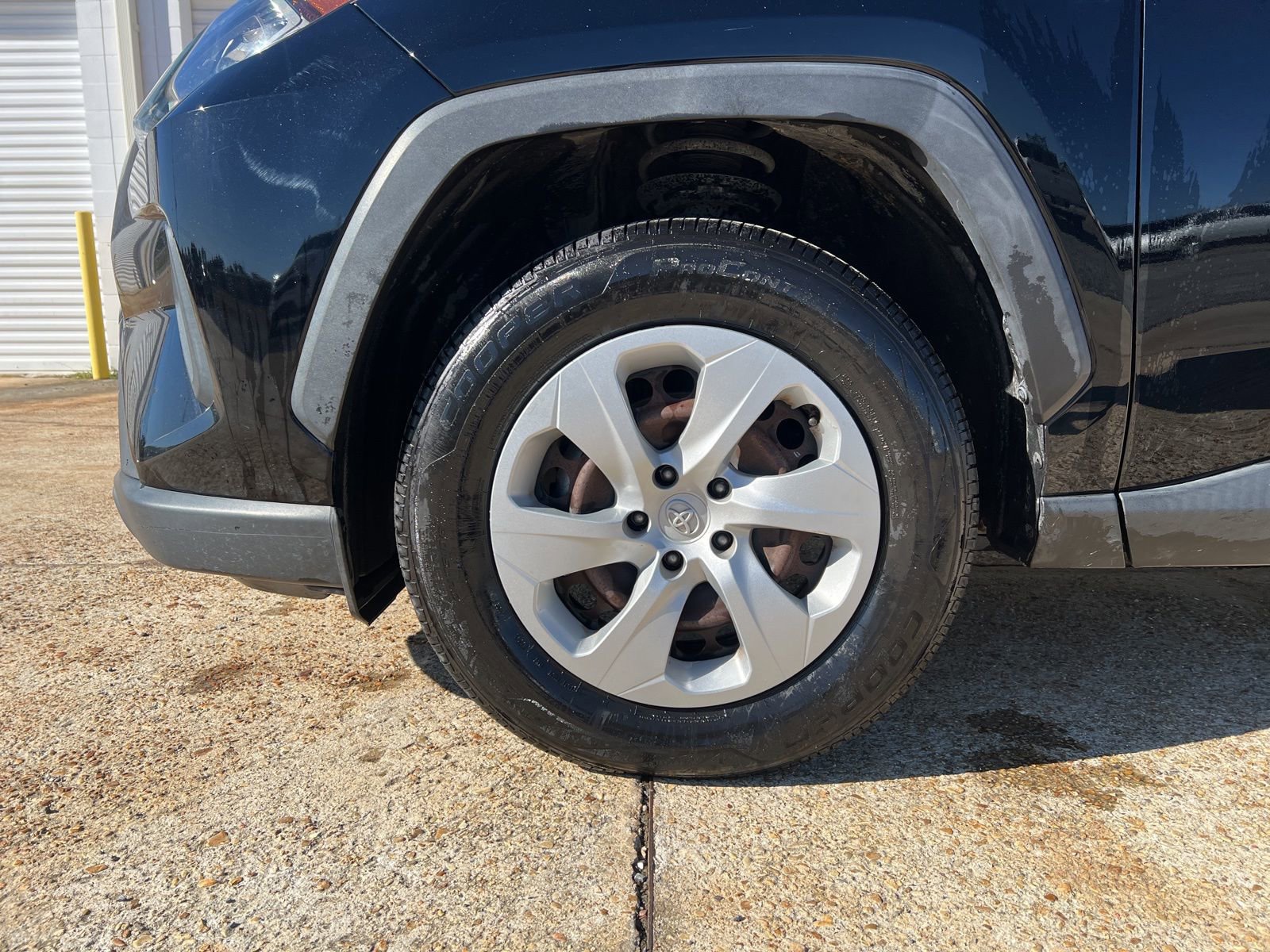 Used 2019 Toyota RAV4 LE image 7