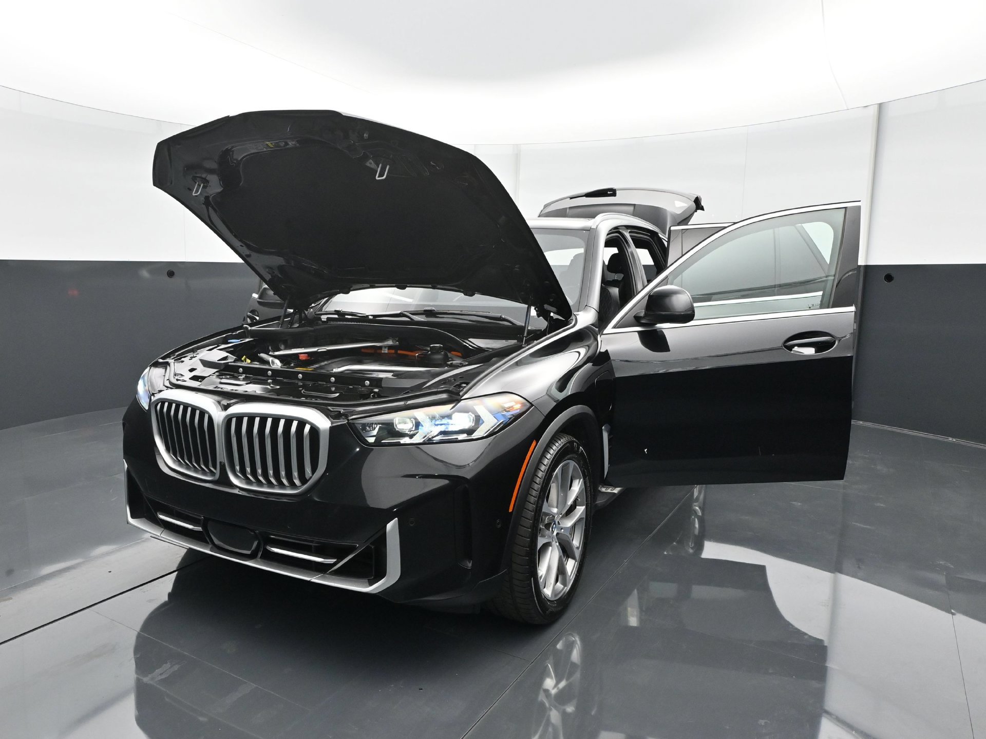 Used 2025 BMW X5 xDrive50e AWD/4WD image 47