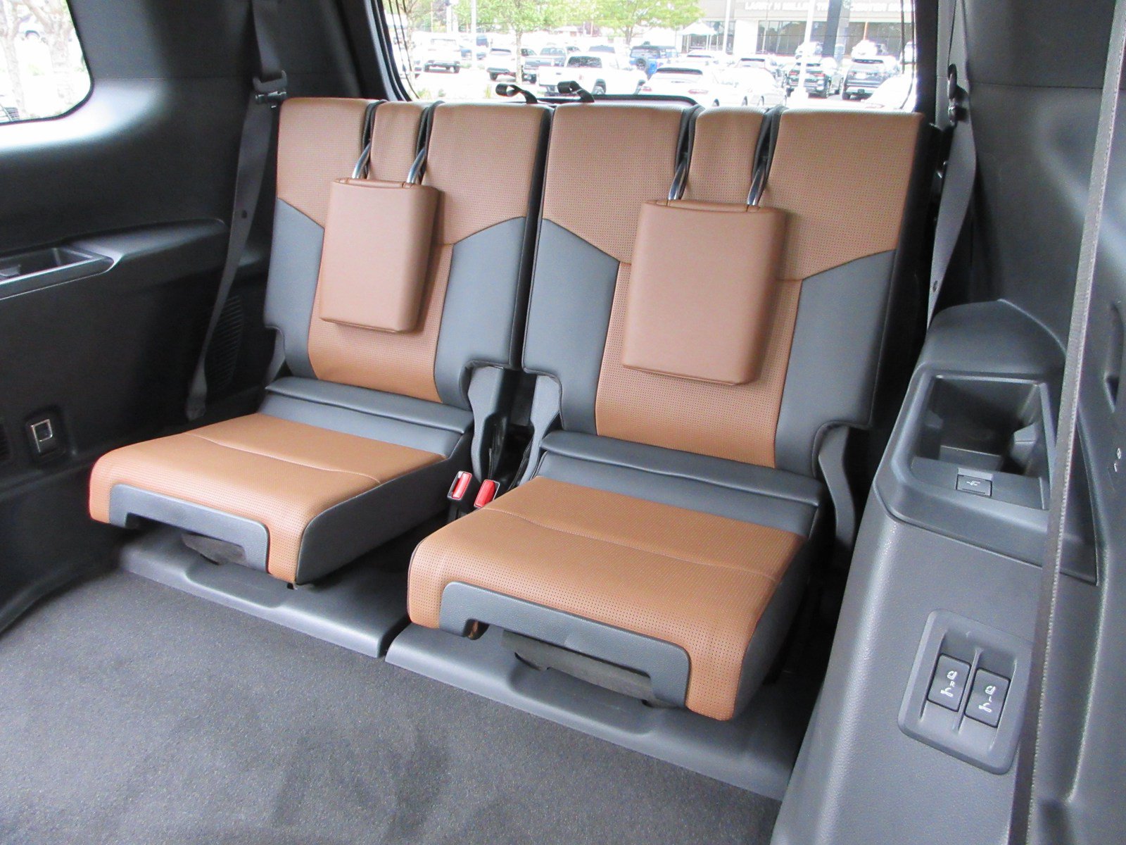 Used 2024 Lexus GX 550 w/ Accessory Package (31) AWD/4WD image 21