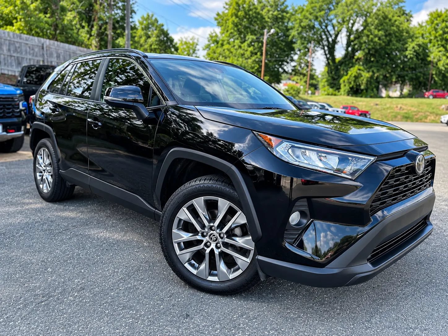 Used 2021 Toyota RAV4 XLE Premium FWD image 1