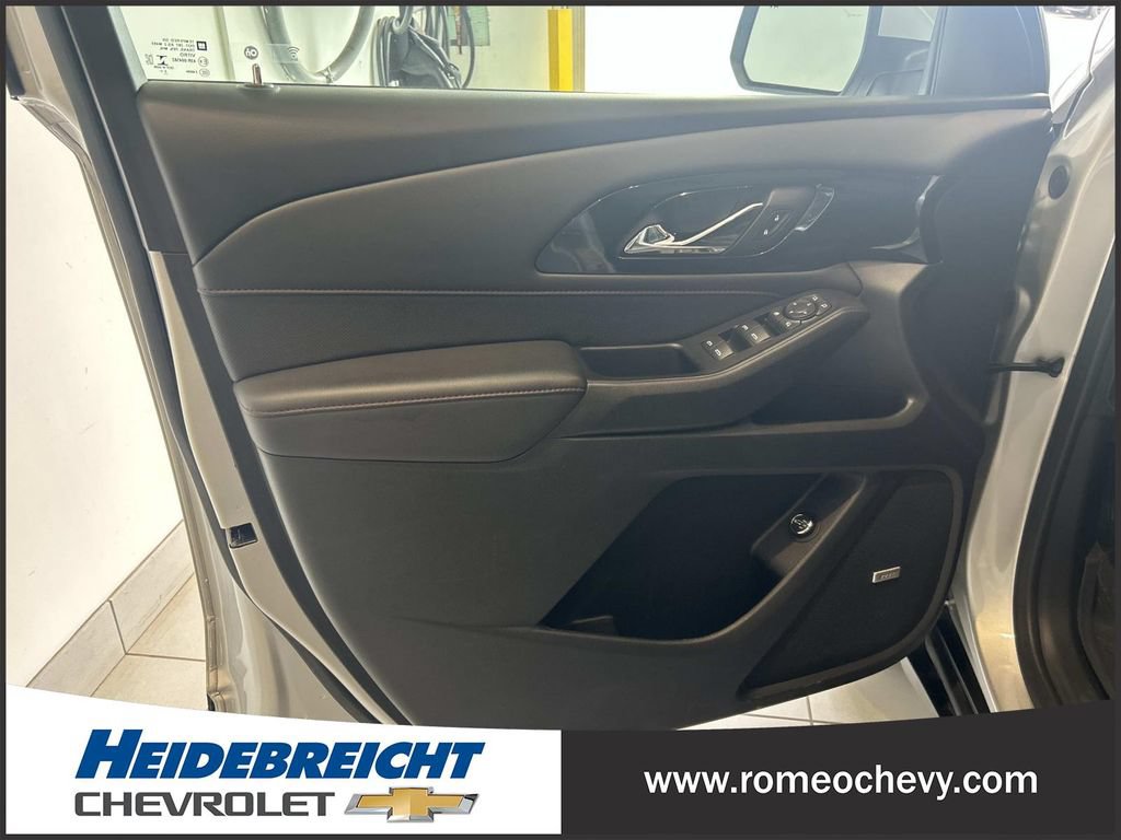 Certified 2022 Chevrolet Traverse RS w/ LPO, Floor Liner Package FWD image 10