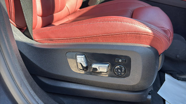 Used 2021 BMW X6 M50i w/ Executive Package AWD/4WD image 18