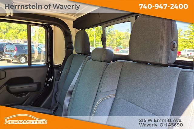 New 2025 Jeep Gladiator Sport image 22