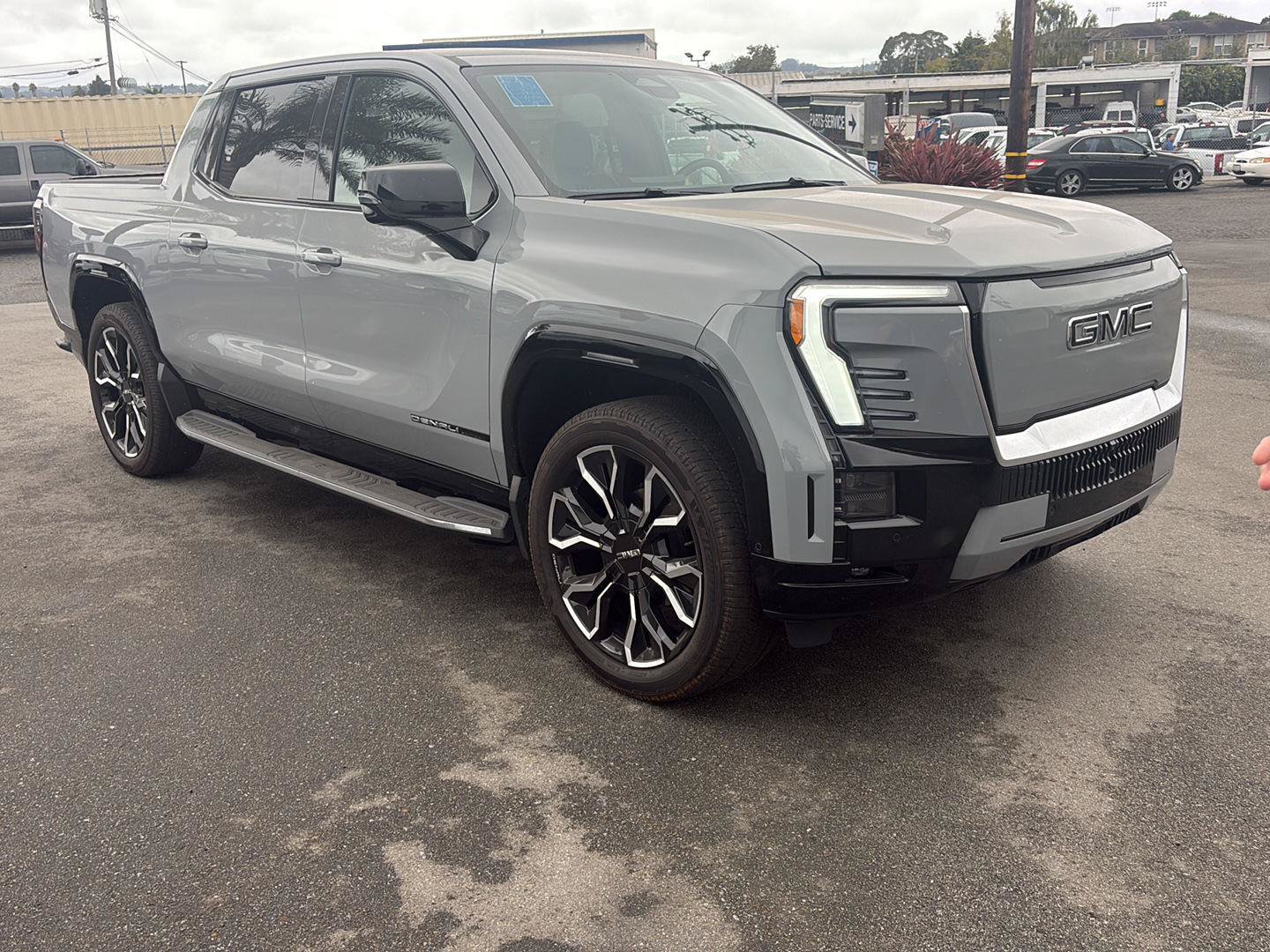 Used 2024 GMC Sierra EV Denali AWD/4WD image 3