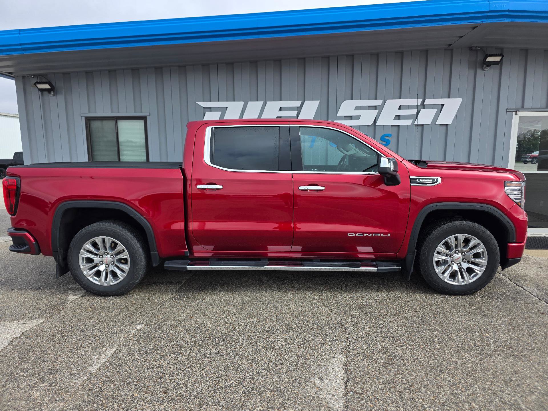 Used 2024 GMC Sierra 1500 Denali w/ Technology Package AWD/4WD image 5