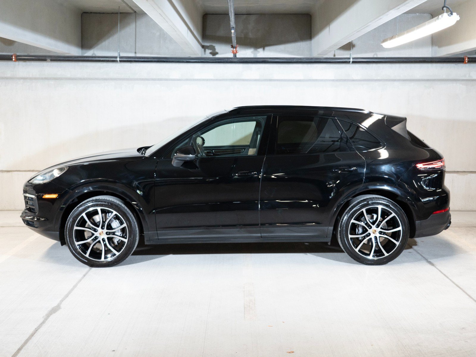 Certified 2023 Porsche Cayenne Platinum Edition AWD/4WD image 2