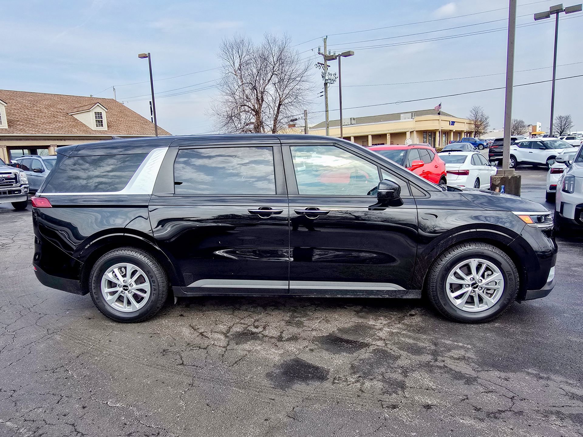 Used 2023 Kia Carnival LX image 15