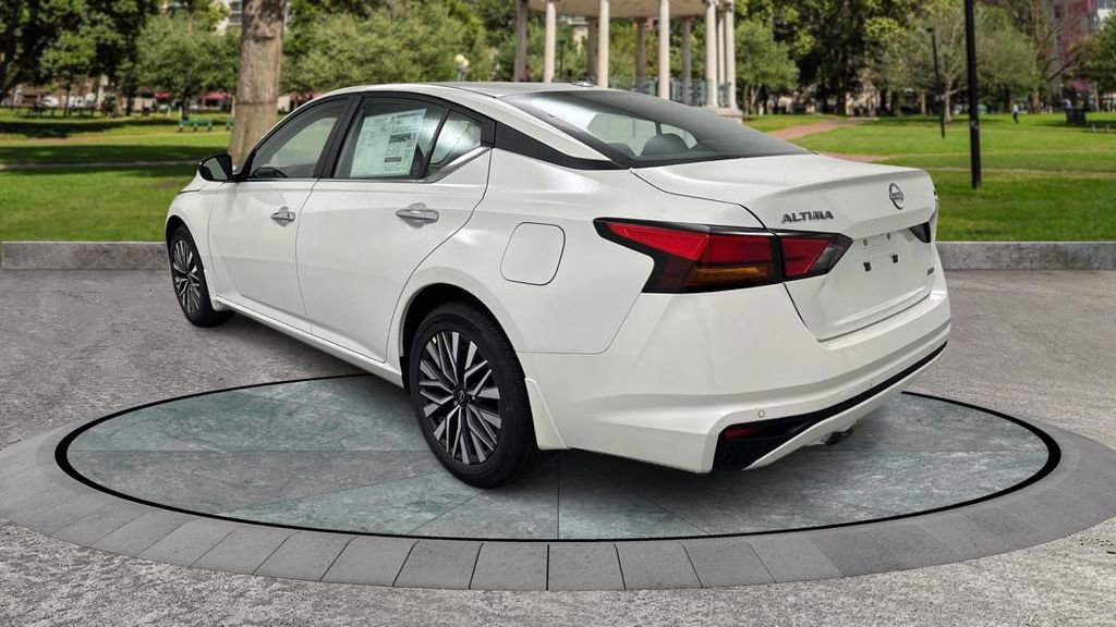 Used 2024 Nissan Altima 2.5 SV AWD/4WD image 7