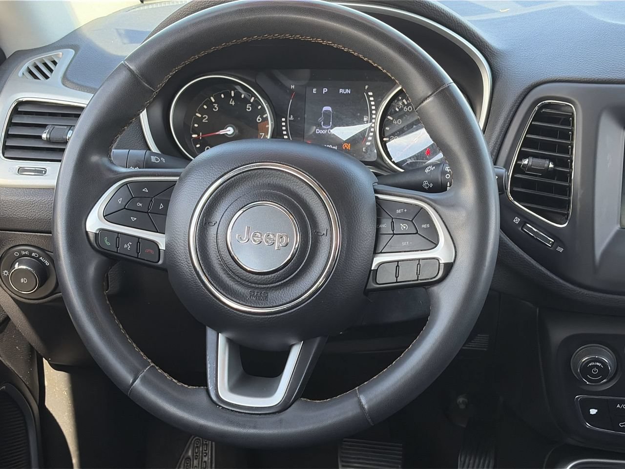 Used 2021 Jeep Compass Latitude w/ Sun and Sound Group FWD image 13