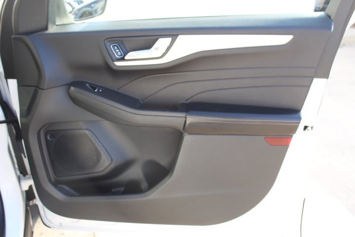 Used 2021 Ford Escape SE w/ SE Sport Appearance Package image 35