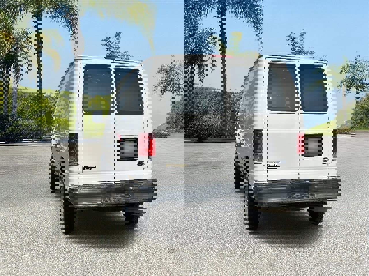 Used 2014 Ford E-250 and Econoline 250 image 3