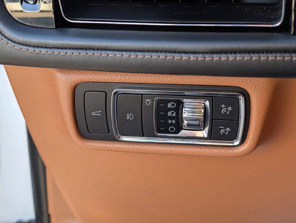 Used 2021 Lincoln Aviator Black Label w/ Dynamic Handling Package AWD/4WD image 24