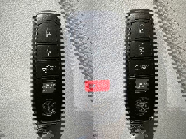 Used 2025 Toyota Grand Highlander AWD Hybrid image 31