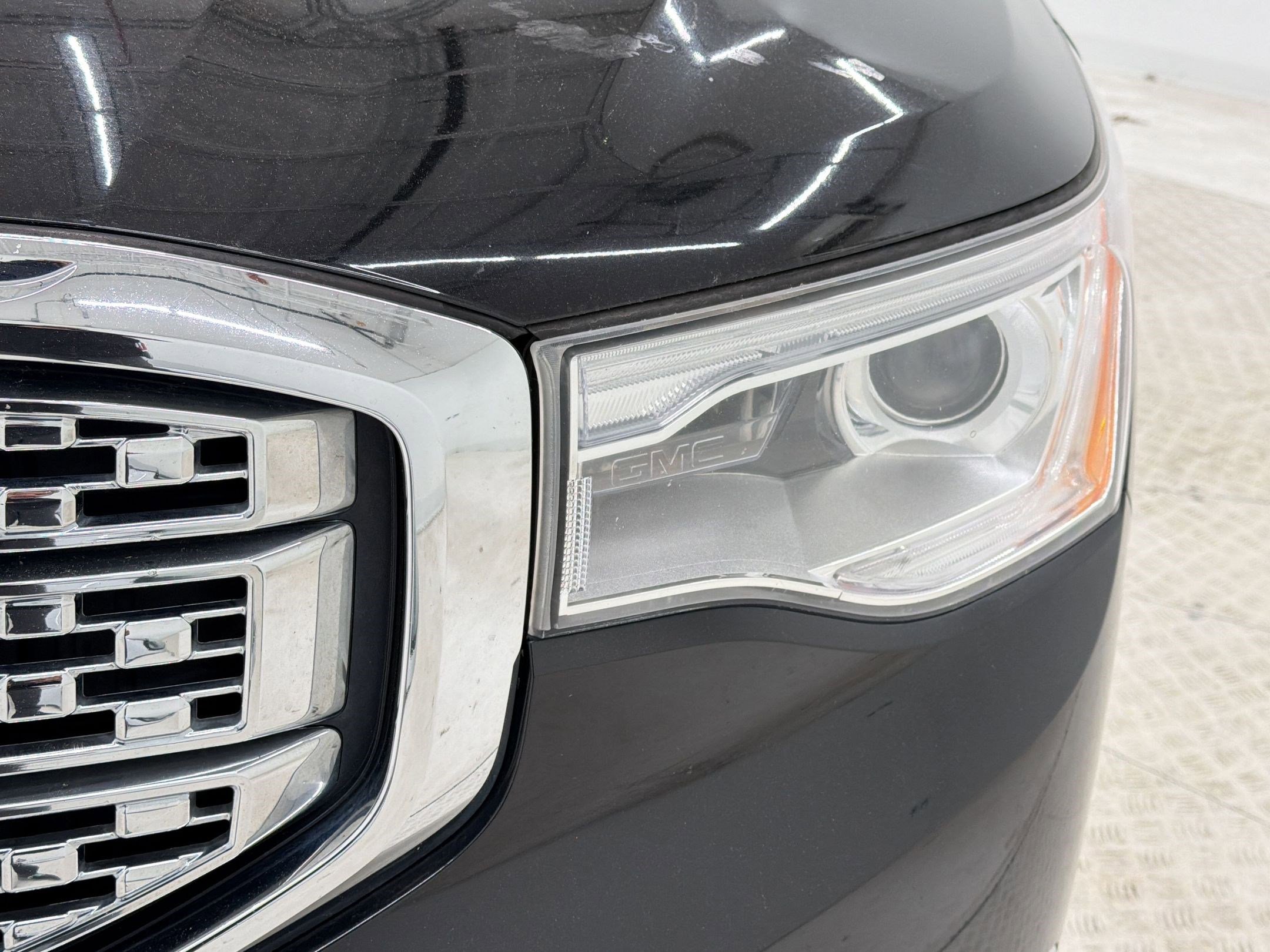 Used 2017 GMC Acadia Denali w/ Technology Package FWD image 11