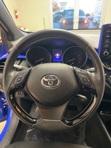 Used 2020 Toyota C-HR XLE image 29