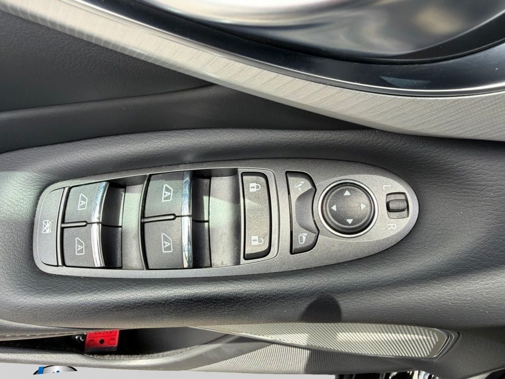 Used 2023 INFINITI Q50 Luxe AWD/4WD image 18