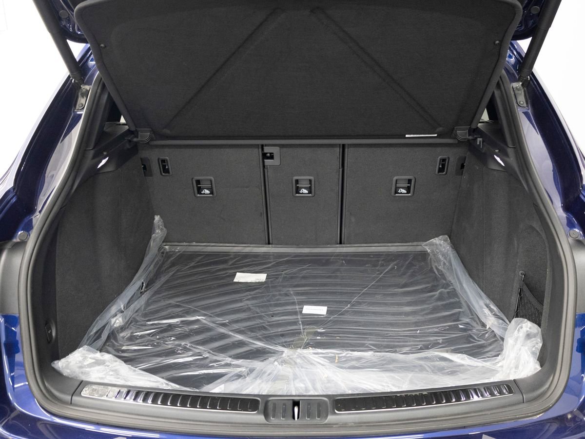 Certified 2025 Porsche Macan Turbo image 29