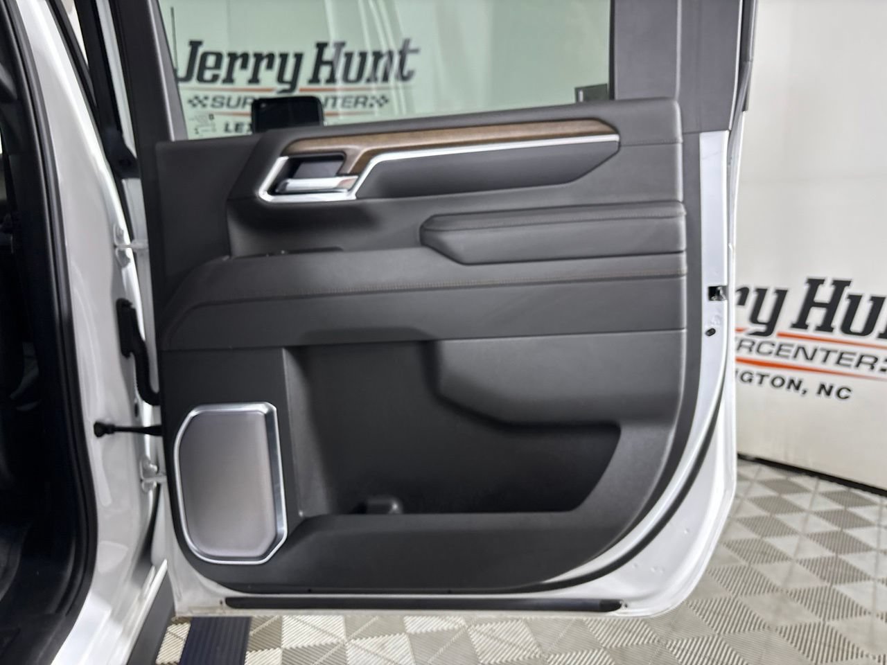 Used 2025 Chevrolet Silverado 3500 High Country w/ Technology Package AWD/4WD image 26