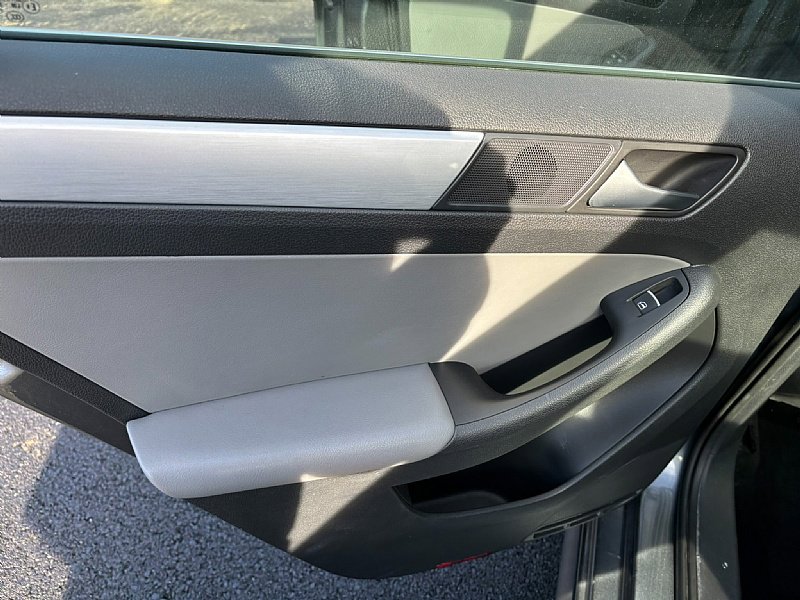 Used 2013 Volkswagen Jetta SE image 11