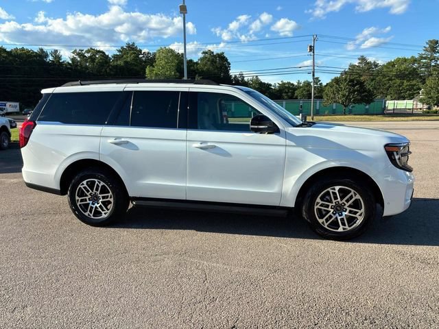 Used 2025 Ford Expedition Active AWD/4WD image 2