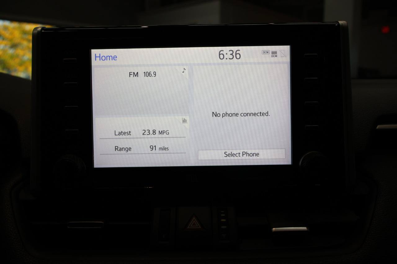 Used 2020 Toyota RAV4 XLE Premium AWD/4WD image 18