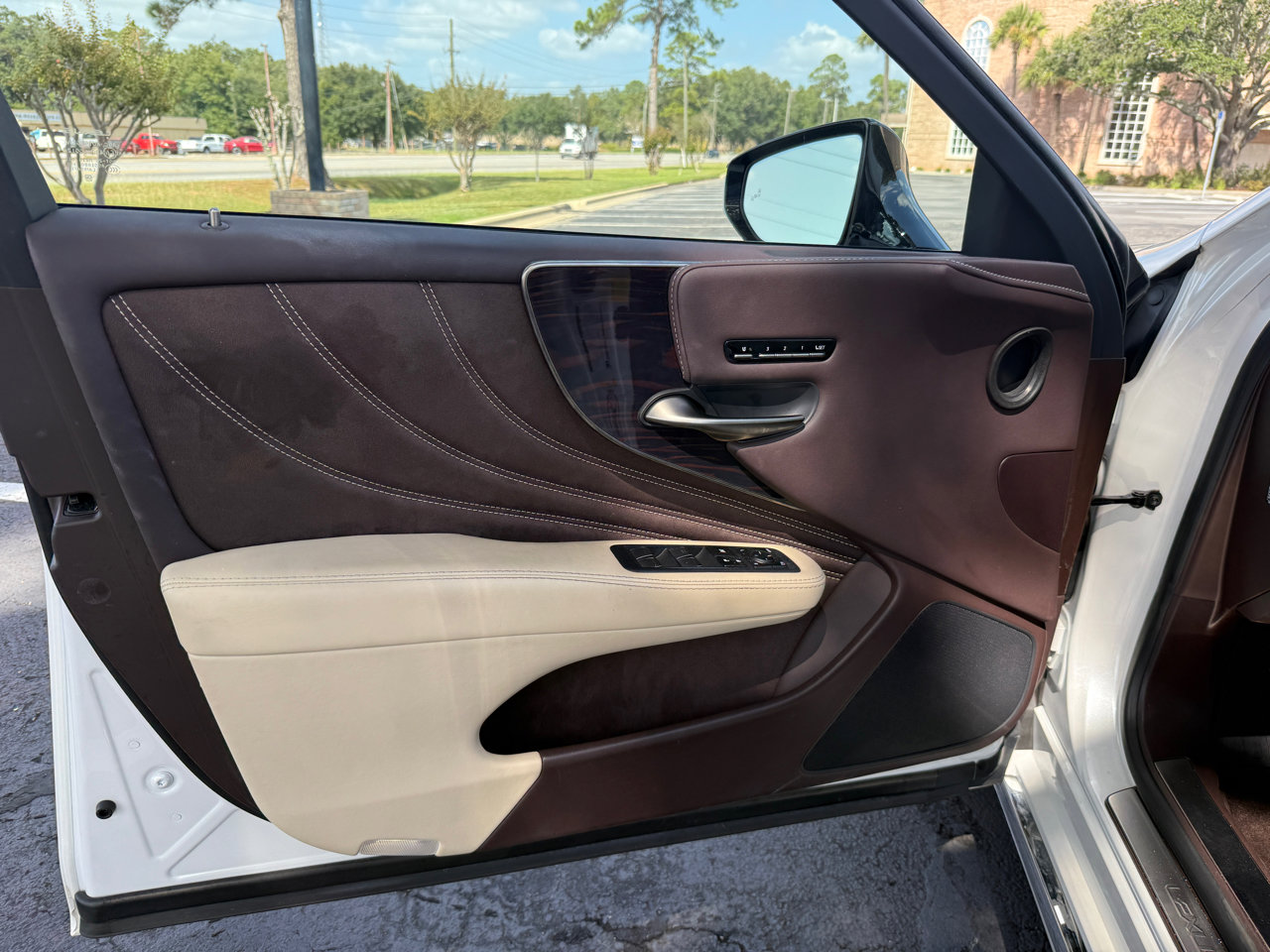 Used 2018 Lexus LS 500h AWD w/ Interior Upgrade Package image 15