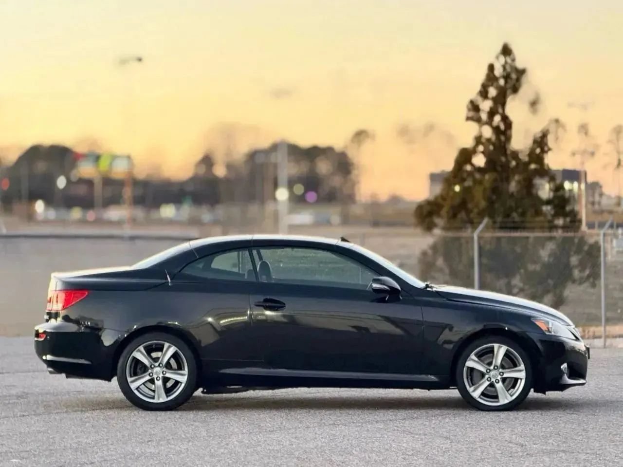Used 2012 Lexus IS 350C w/ Luxury Pkg RWD image 7