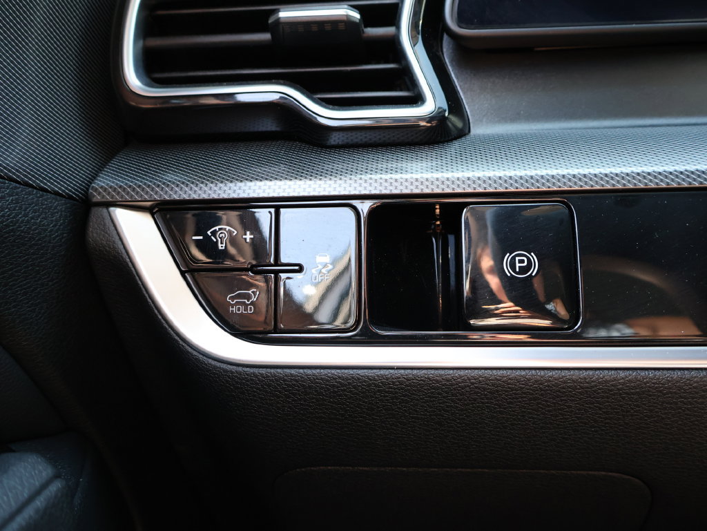 Used 2025 Kia Sportage SX FWD image 31