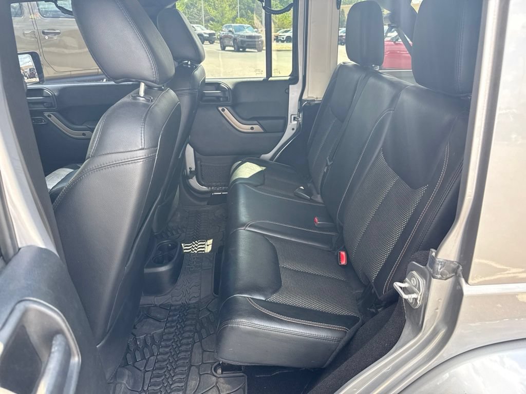 Used 2017 Jeep Wrangler Unlimited Sahara AWD/4WD image 14
