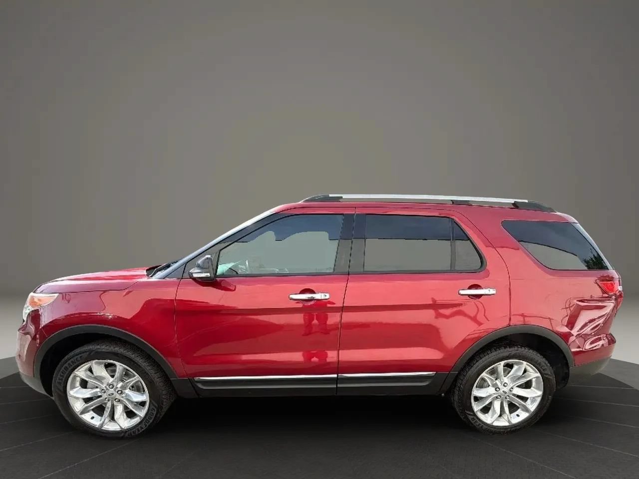 Used 2014 Ford Explorer XLT w/ Equipment Group 202A AWD/4WD image 8