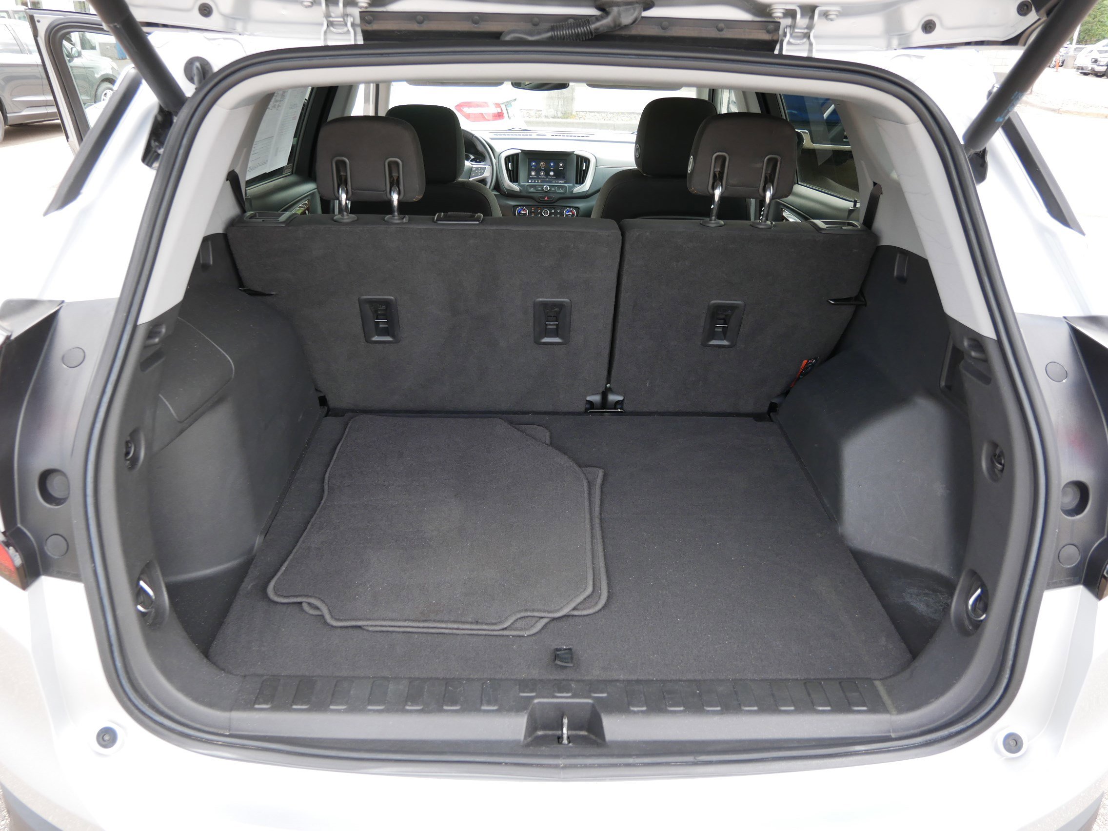 Used 2020 GMC Terrain SLE w/ Driver Convenience Package FWD image 17