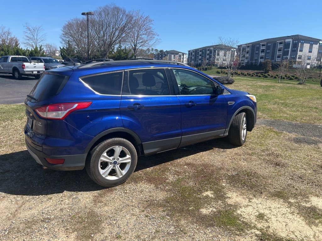 Used 2015 Ford Escape SE w/ Equipment Group 201A image 2