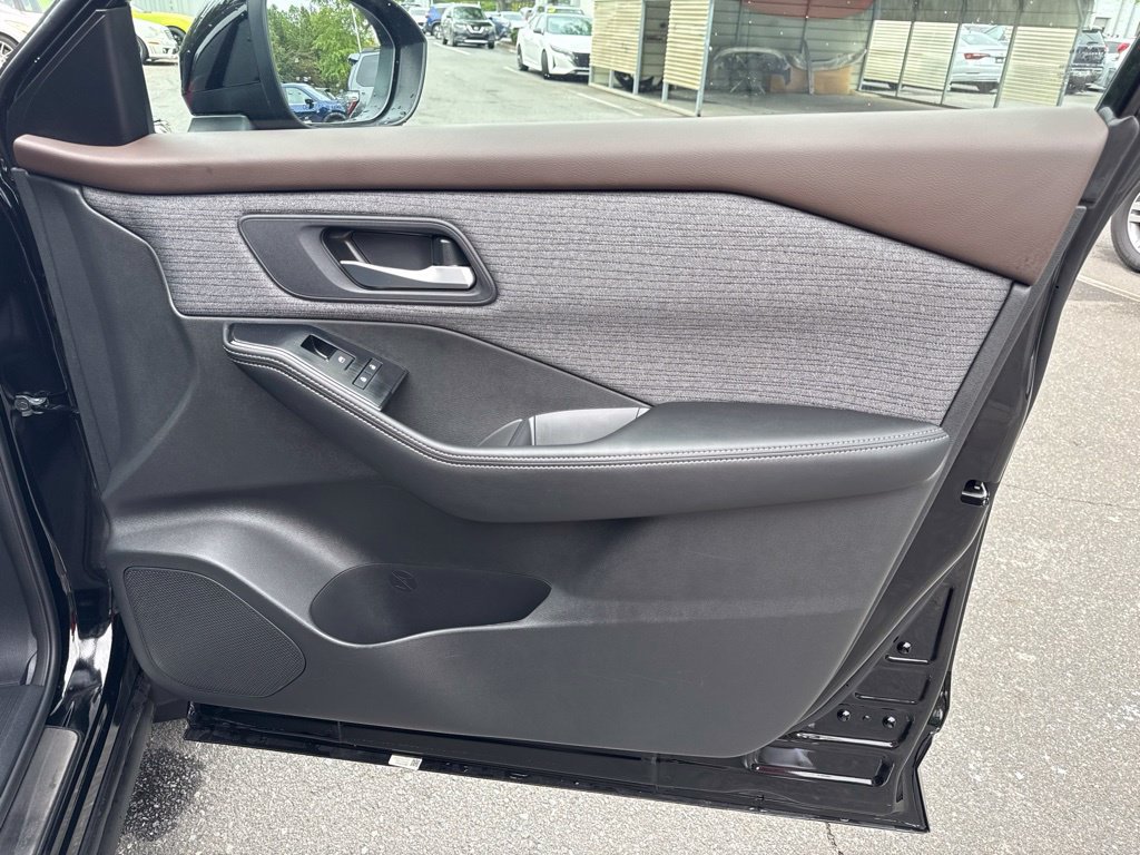 Used 2023 Nissan Rogue SV FWD image 33