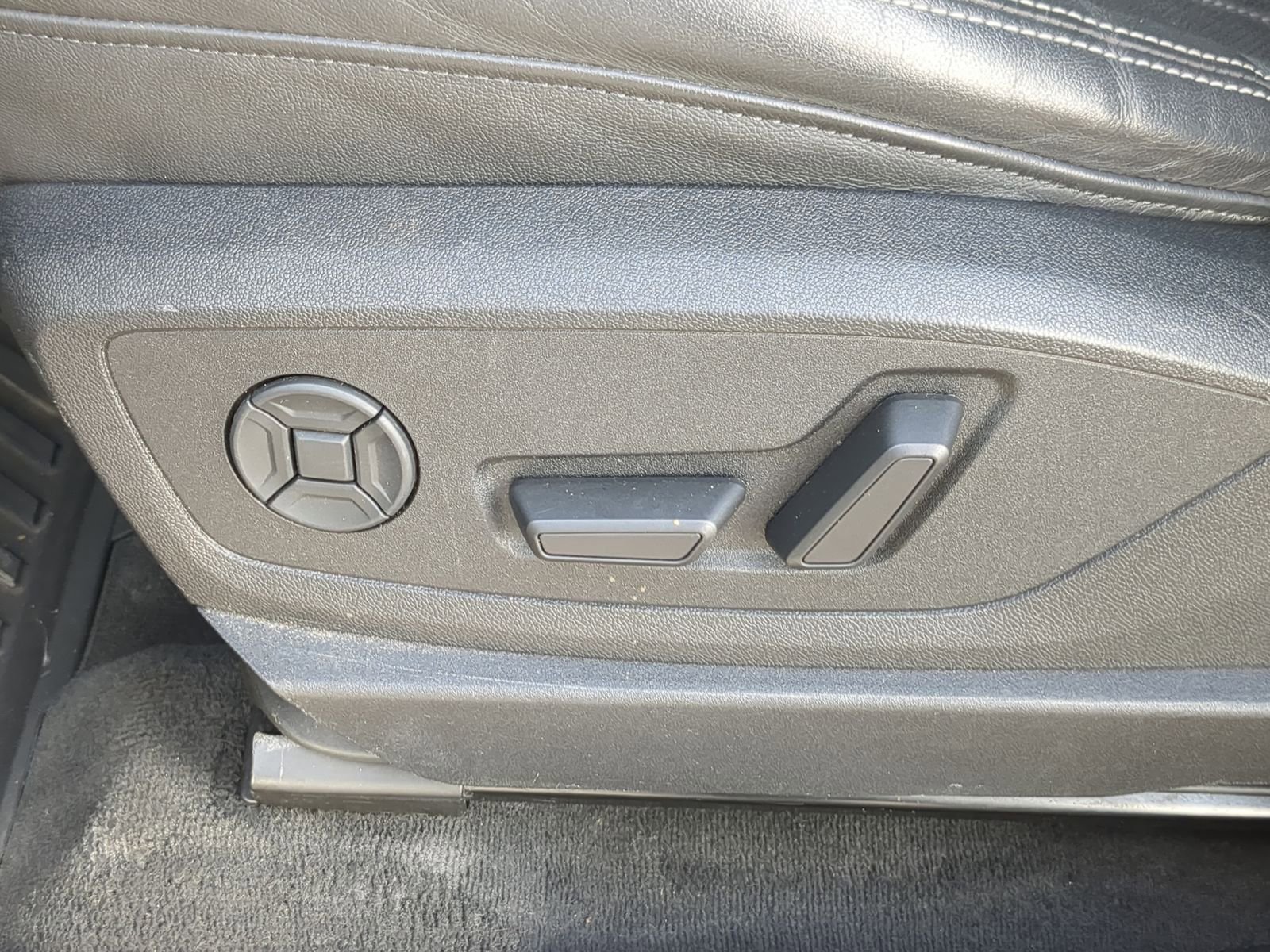 Used 2019 Audi e-tron Premium Plus image 22