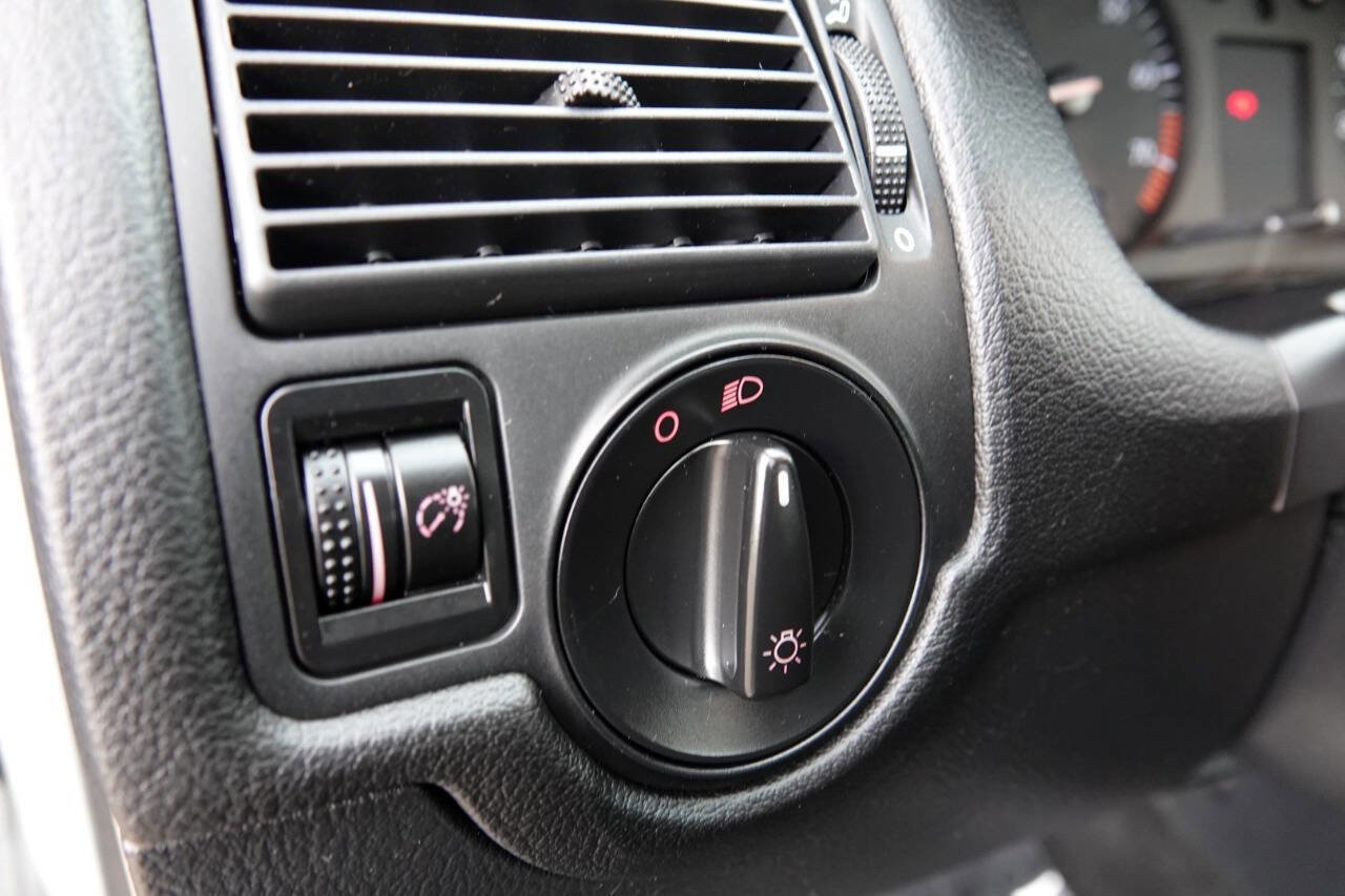 Used 2005 Volkswagen Golf GL image 48