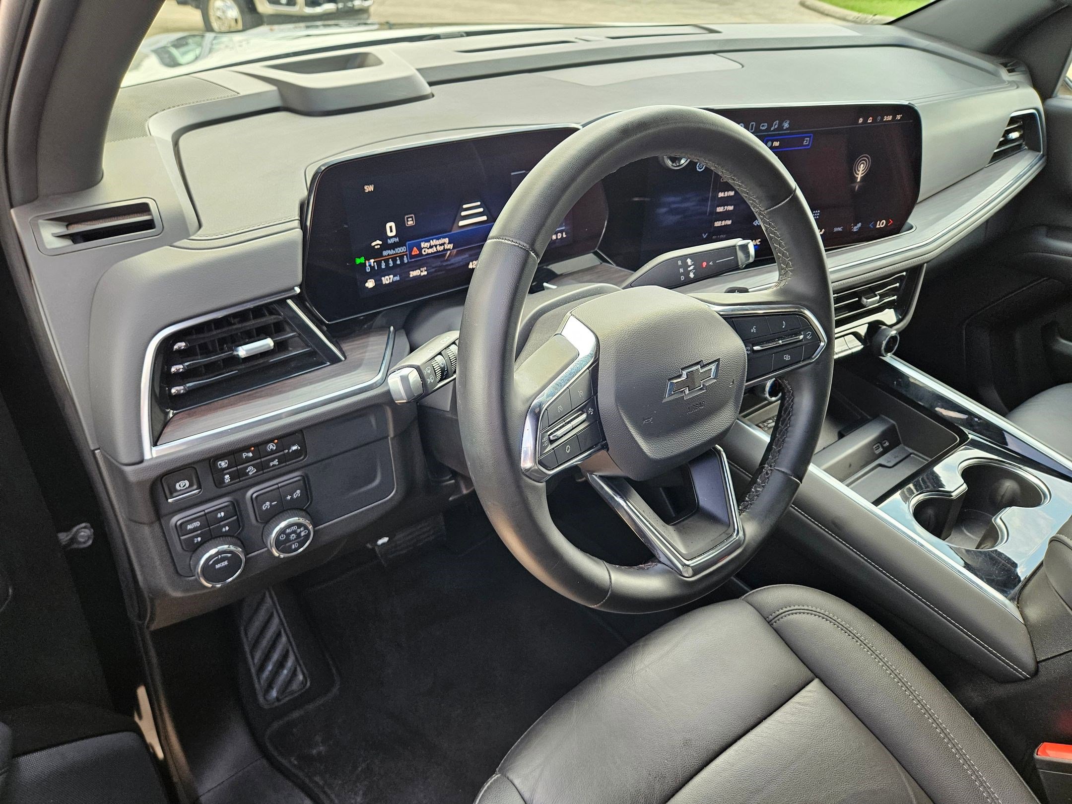 Used 2025 Chevrolet Suburban Z71 AWD/4WD image 16