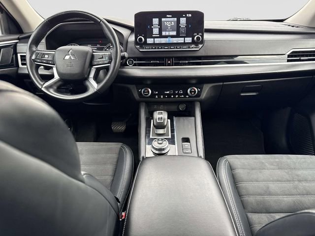 Used 2023 Mitsubishi Outlander SE image 14