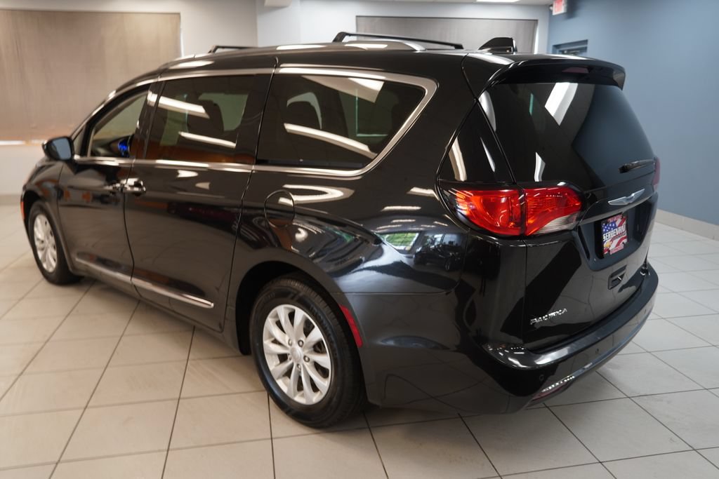 Used 2019 Chrysler Pacifica Touring-L FWD image 9